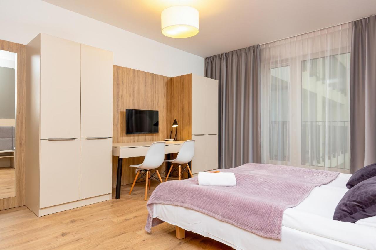 Wolska Residence Apartments With Parking By Noclegi Renters 바르샤바 외부 사진
