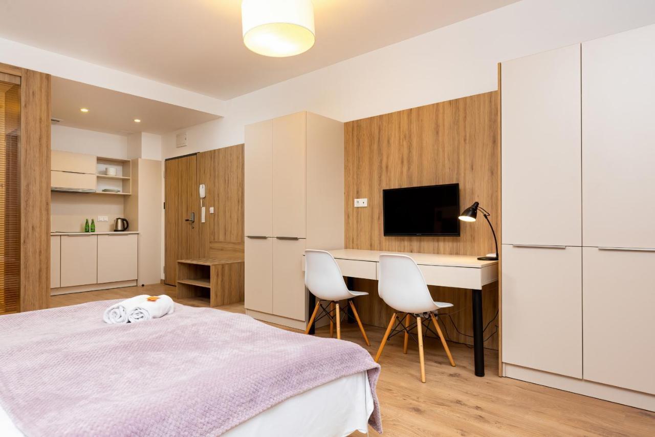 Wolska Residence Apartments With Parking By Noclegi Renters 바르샤바 외부 사진