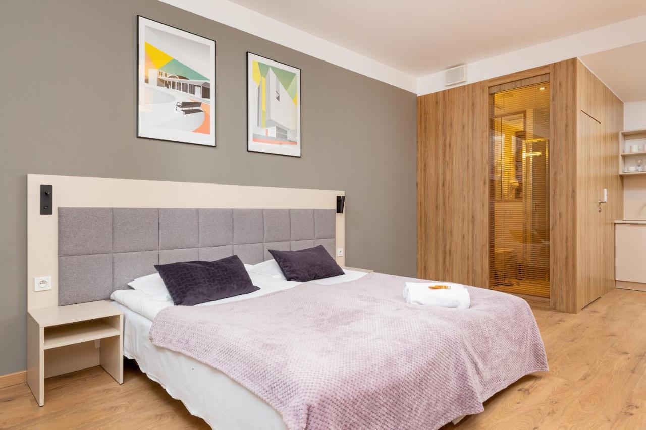 Wolska Residence Apartments With Parking By Noclegi Renters 바르샤바 외부 사진