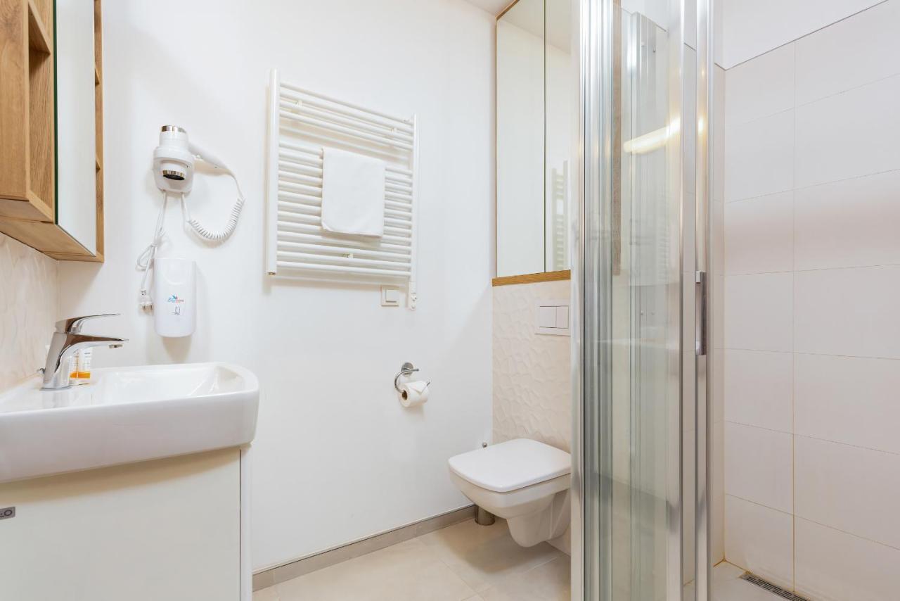 Wolska Residence Apartments With Parking By Noclegi Renters 바르샤바 외부 사진