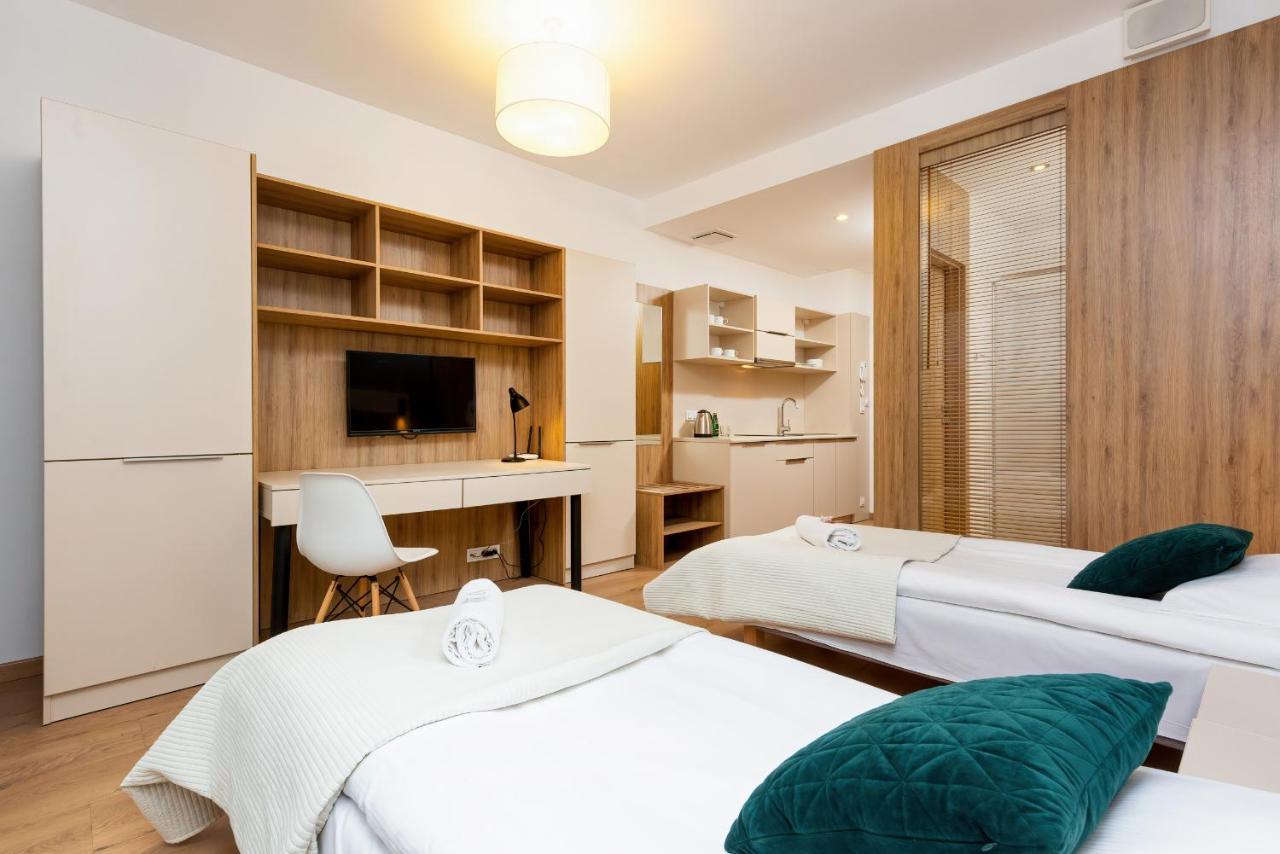 Wolska Residence Apartments With Parking By Noclegi Renters 바르샤바 외부 사진