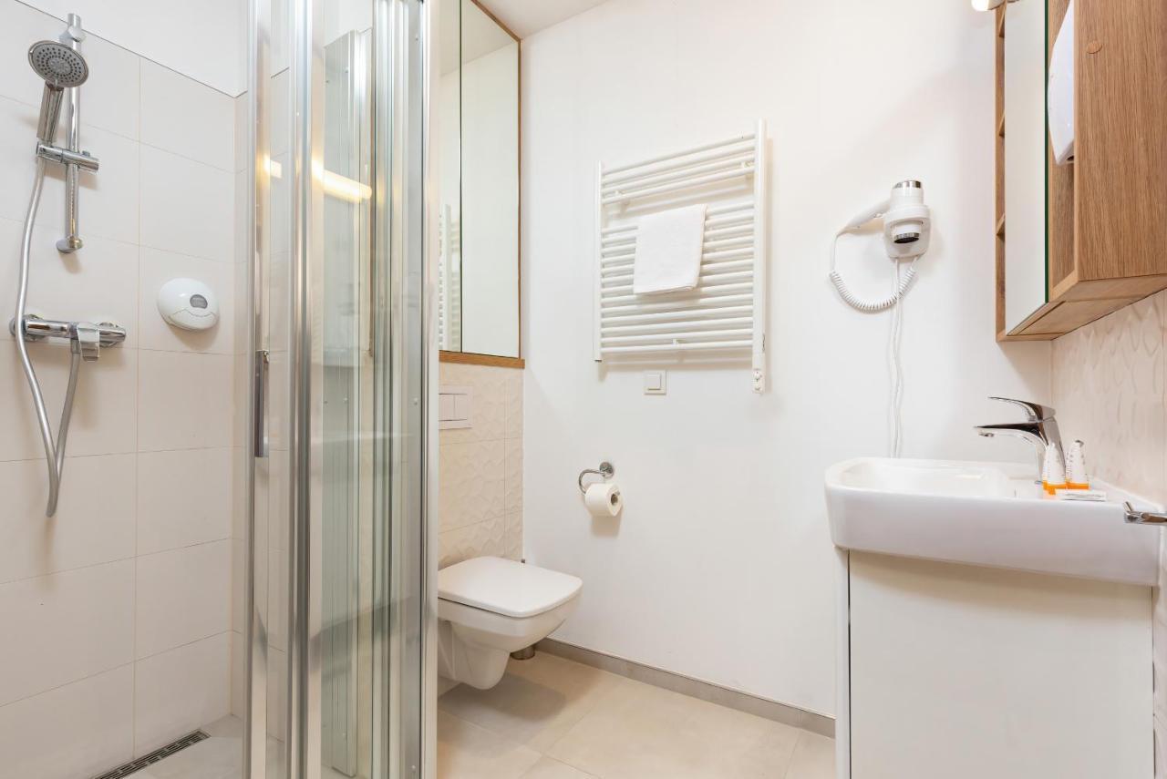 Wolska Residence Apartments With Parking By Noclegi Renters 바르샤바 외부 사진