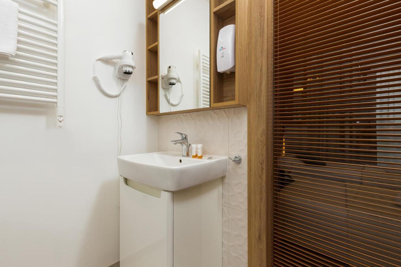 Wolska Residence Apartments With Parking By Noclegi Renters 바르샤바 외부 사진